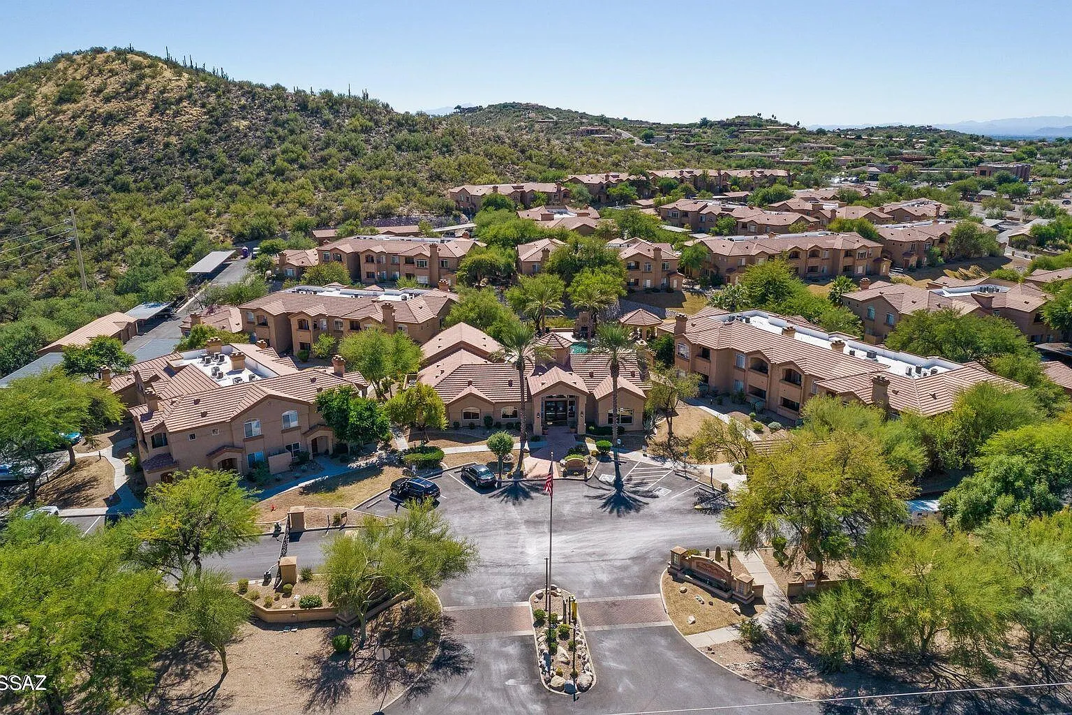 3 bed, 2.0 bath, 1271 sqft, $2,000 — Photo 1
