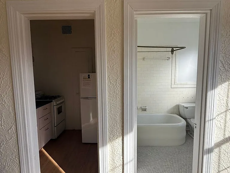 Bayard Manor Apartments — Photo 32