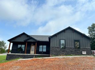 562 Woods Edge Dr, Somerset, KY 42503