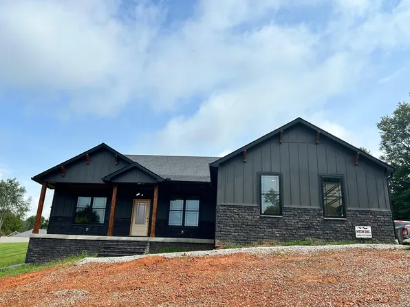 562 Woods Edge Dr, Somerset, KY 42503