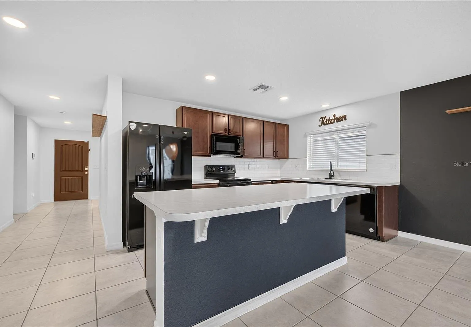 4 bed, 2.0 bath, 1741 sqft, $2,300 — Photo 4