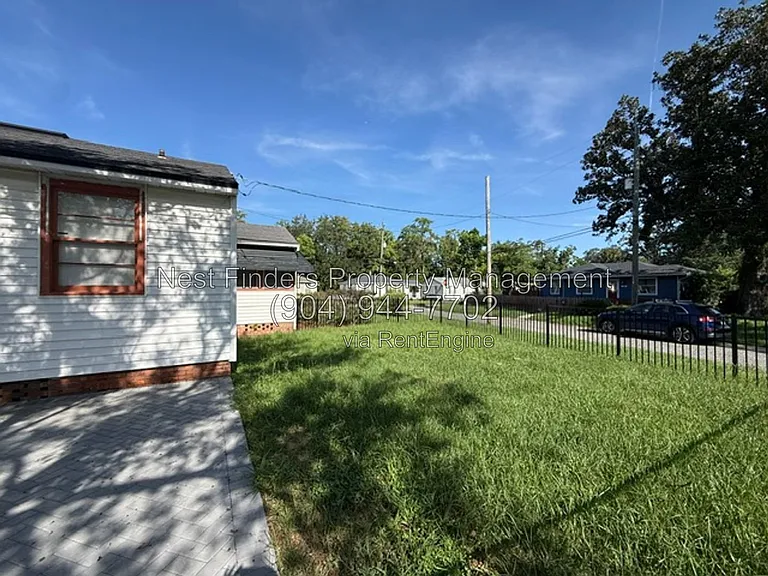 1309 Macarthur St — Photo 30