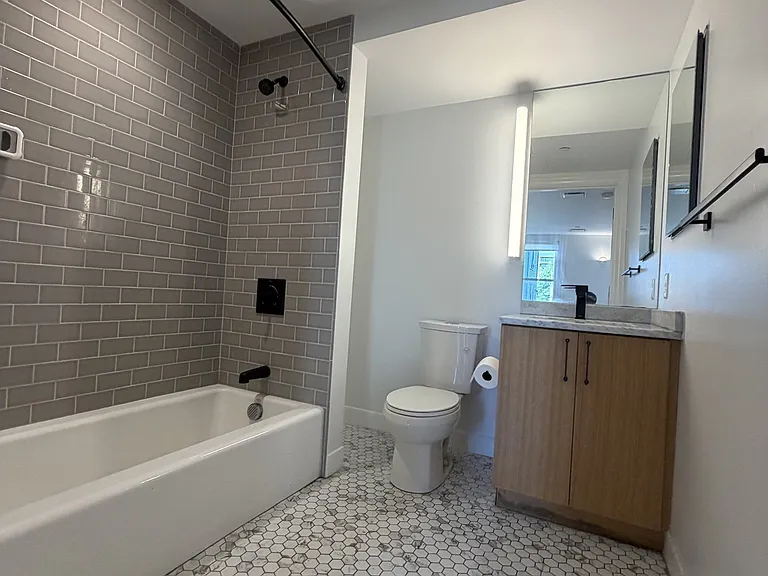 82-83 Gardner St #U200 — Photo 9