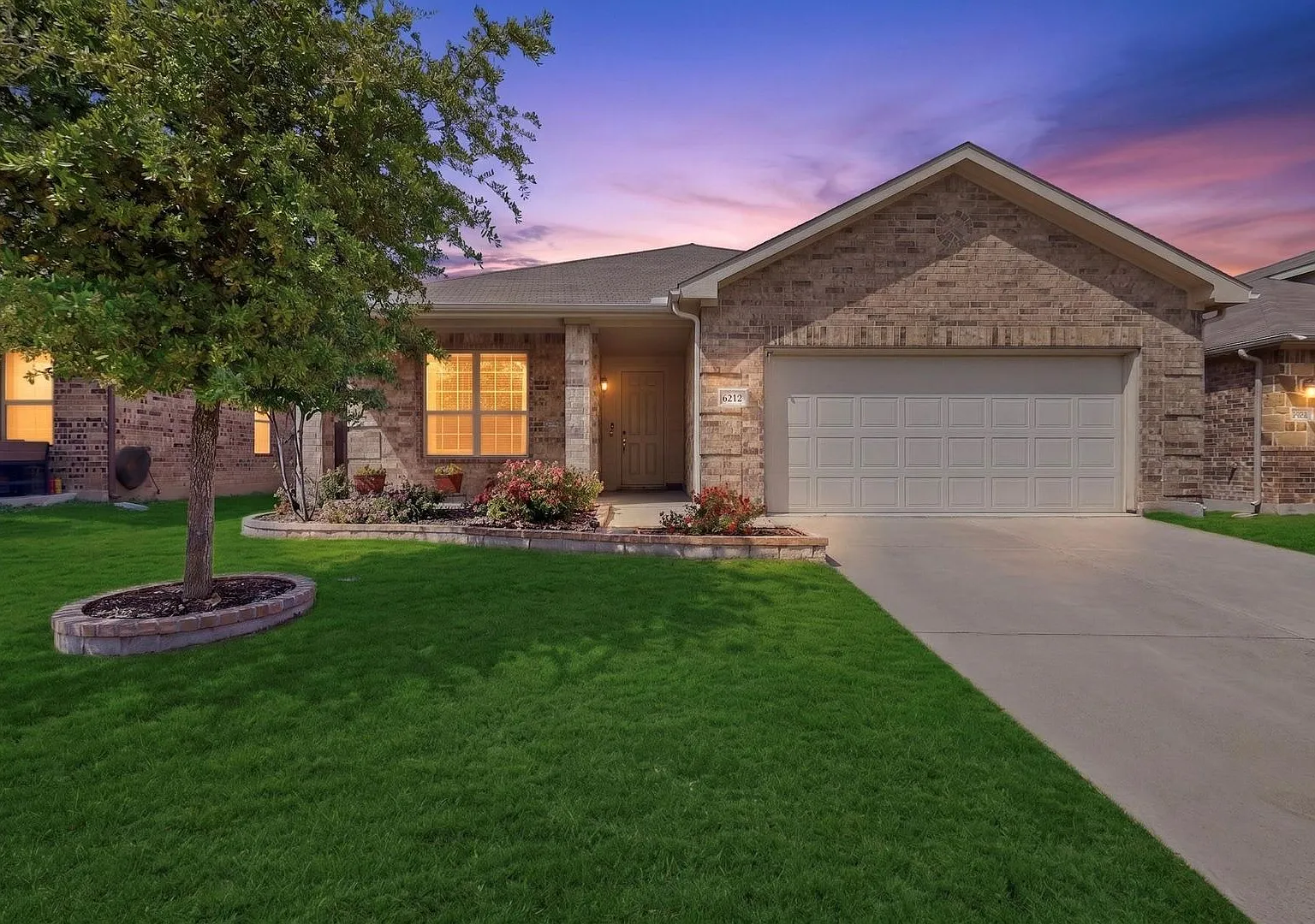 Beautiful 3-bedroom, 2-bath home in Lake Vista Ranch featuring an open-concept layout, updated fl... — Photo 1