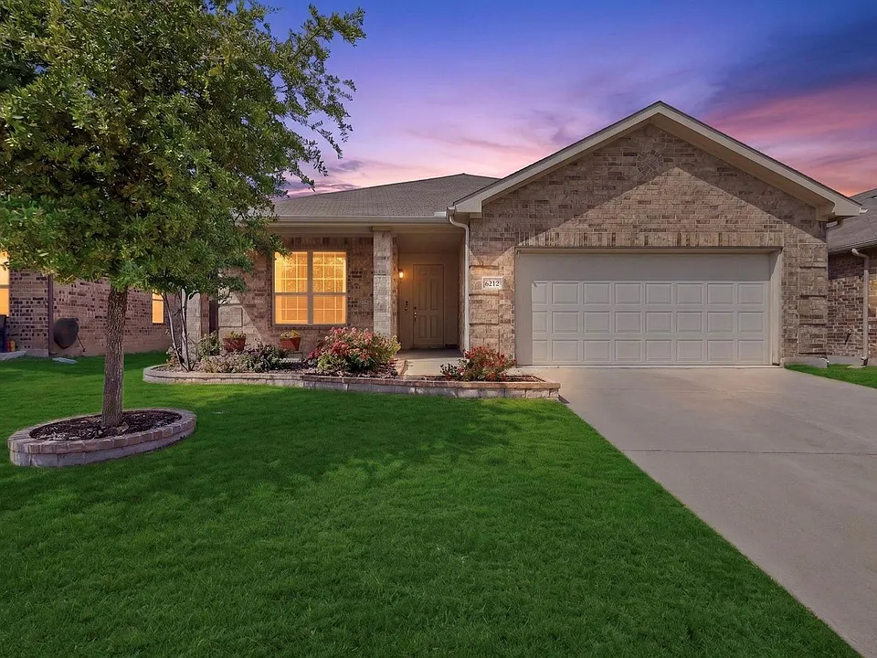 6212 Topsail Dr