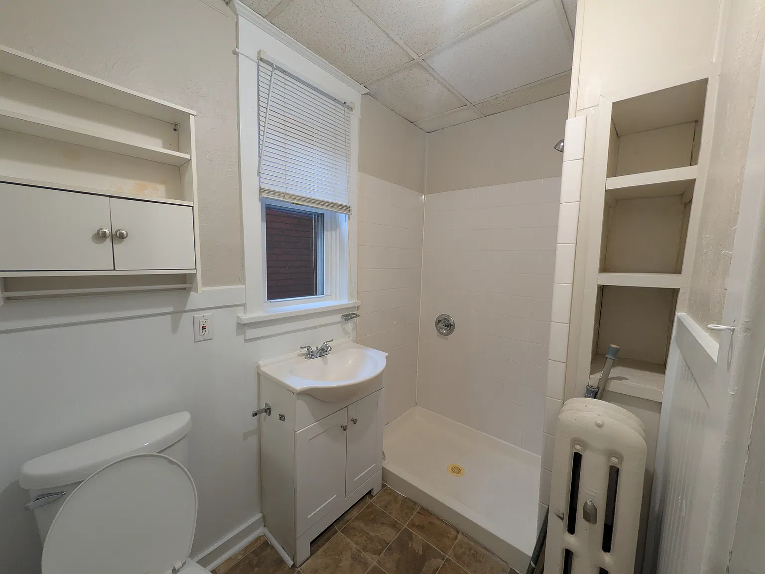 2 bed, 1000 sqft, $1,155 — Photo 2