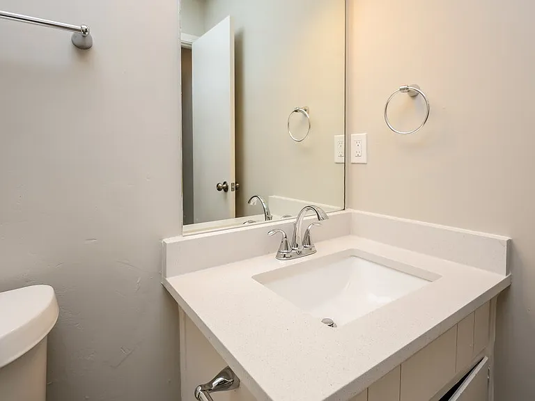 649 Edwards Ct — Photo 17