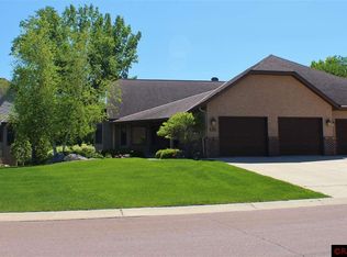 121 Apple Nook Ct, Mankato, MN 56001