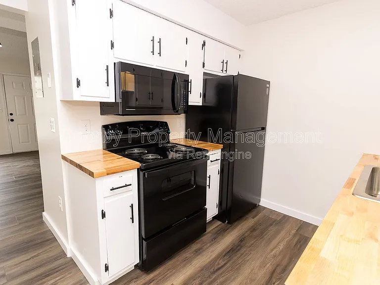1118 McBrien Rd #B — Photo 5