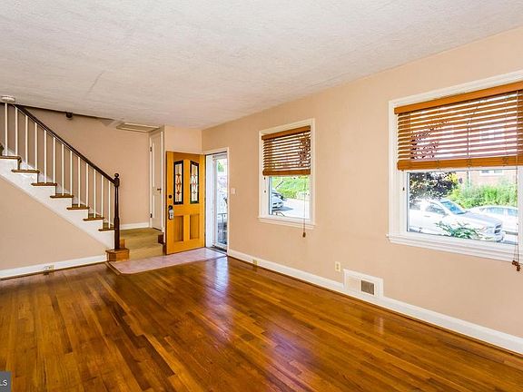3rd image of 17 Briarwood Rd