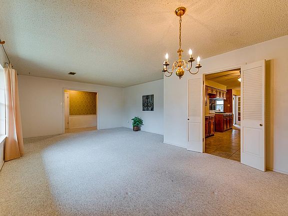 5th image of 2821 Auburn Dr