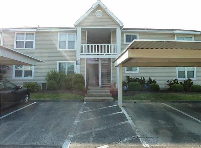 4108 Rivefront Court located in the River Oaks Condo Complex. This is an upper level interior unit.