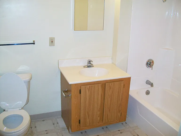 Century Estates Apartments — Photo 9