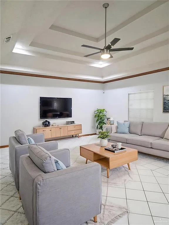 3 bed, 2.0 bath, 2145 sqft, $1,900 — Photo 2
