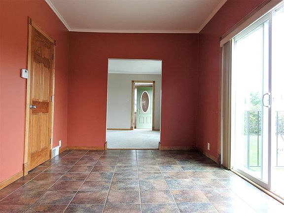 5th image of 309 Blaine St