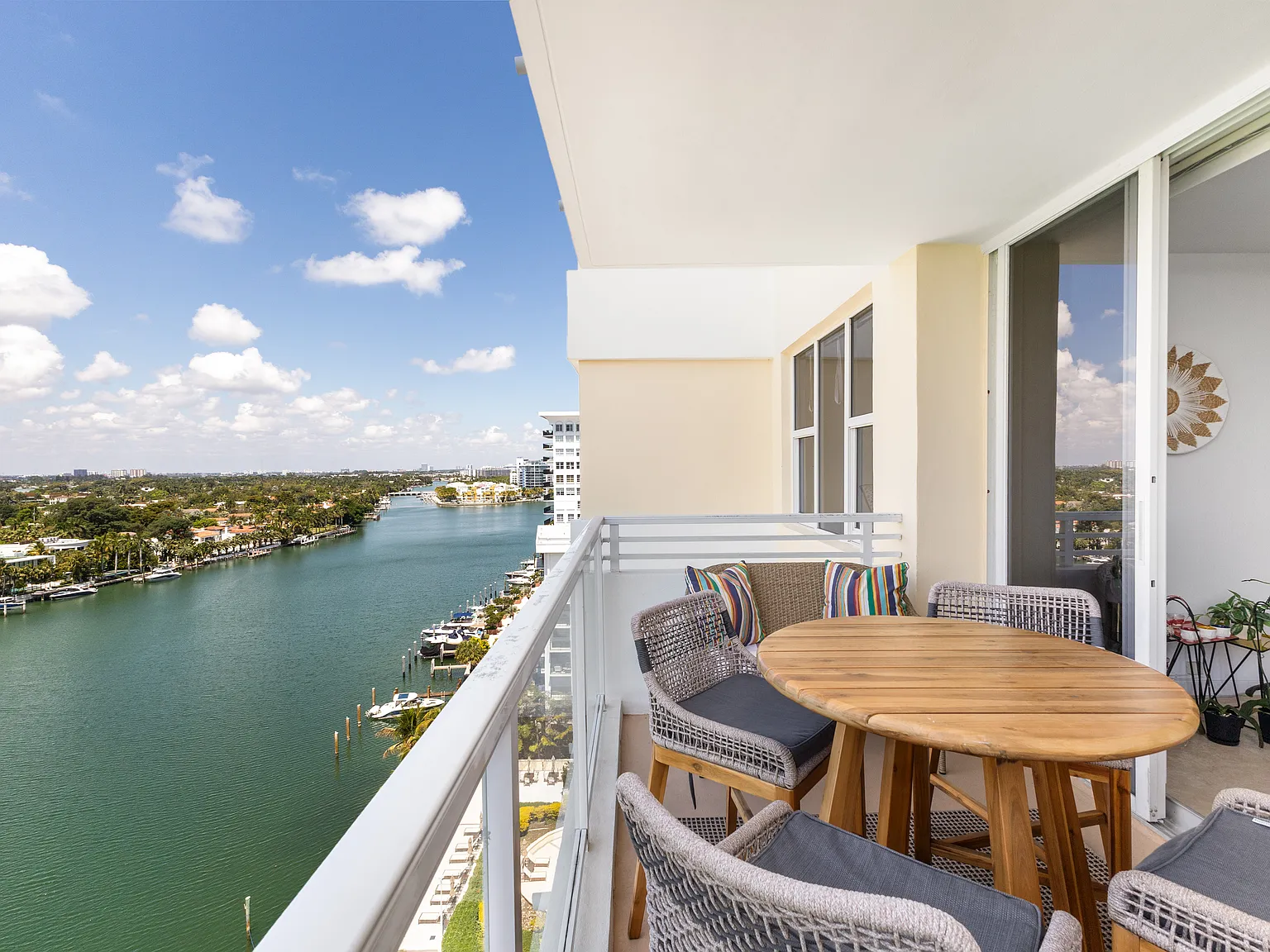 2 bed, 1190 sqft, $4,800 — Photo 4