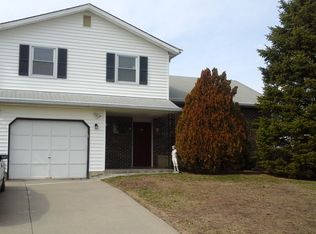 9 Patricia Dr, Troy, NY 12180