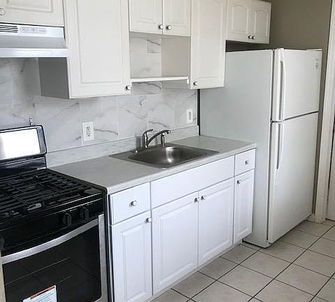 5th image of 600 Monmouth St Unit A