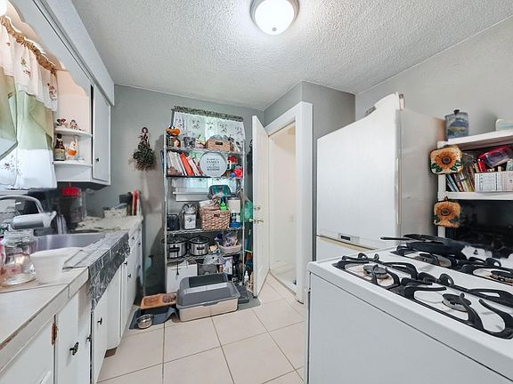 5th image of 2822 Central Dr