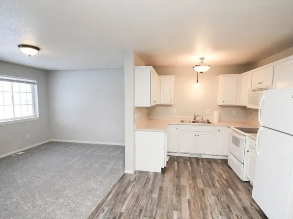 4905 S Tennis Ln, Sioux Falls, SD 57106