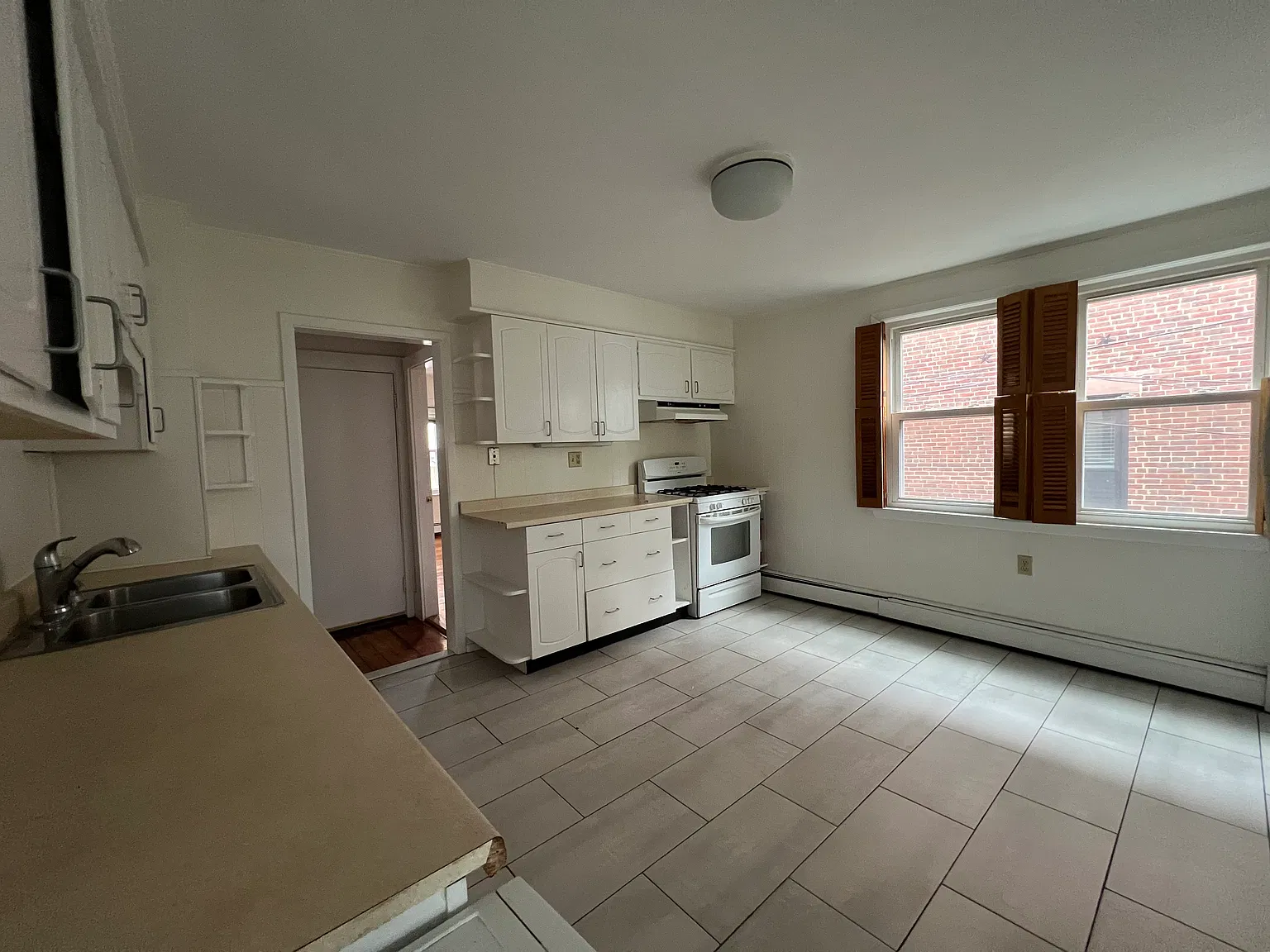 2 bed, 1077 sqft, $3,300 — Photo 3