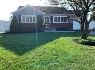 246 E 5th St, Deer Park, NY