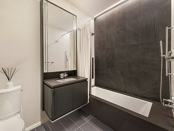 2nd image of 77 Charlton St APT S6e