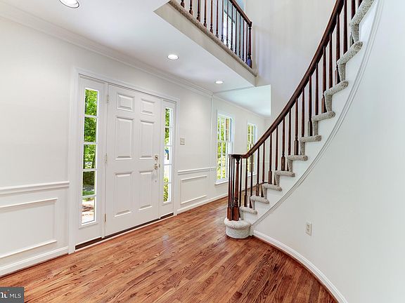4th image of 10101 Alsace Ct