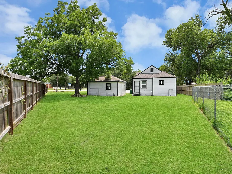 7003 Darien St — Photo 39