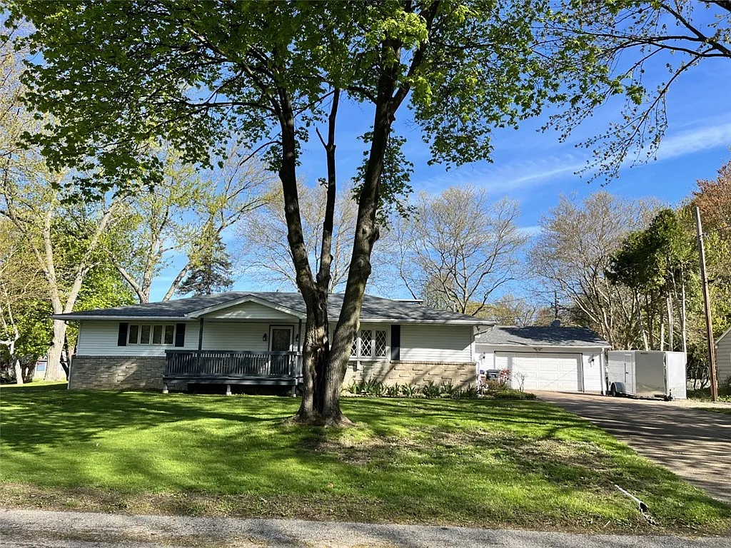 4416 Village St photo 1
