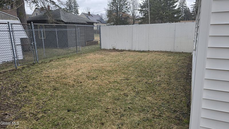 4th image of 35 Eastholm Road