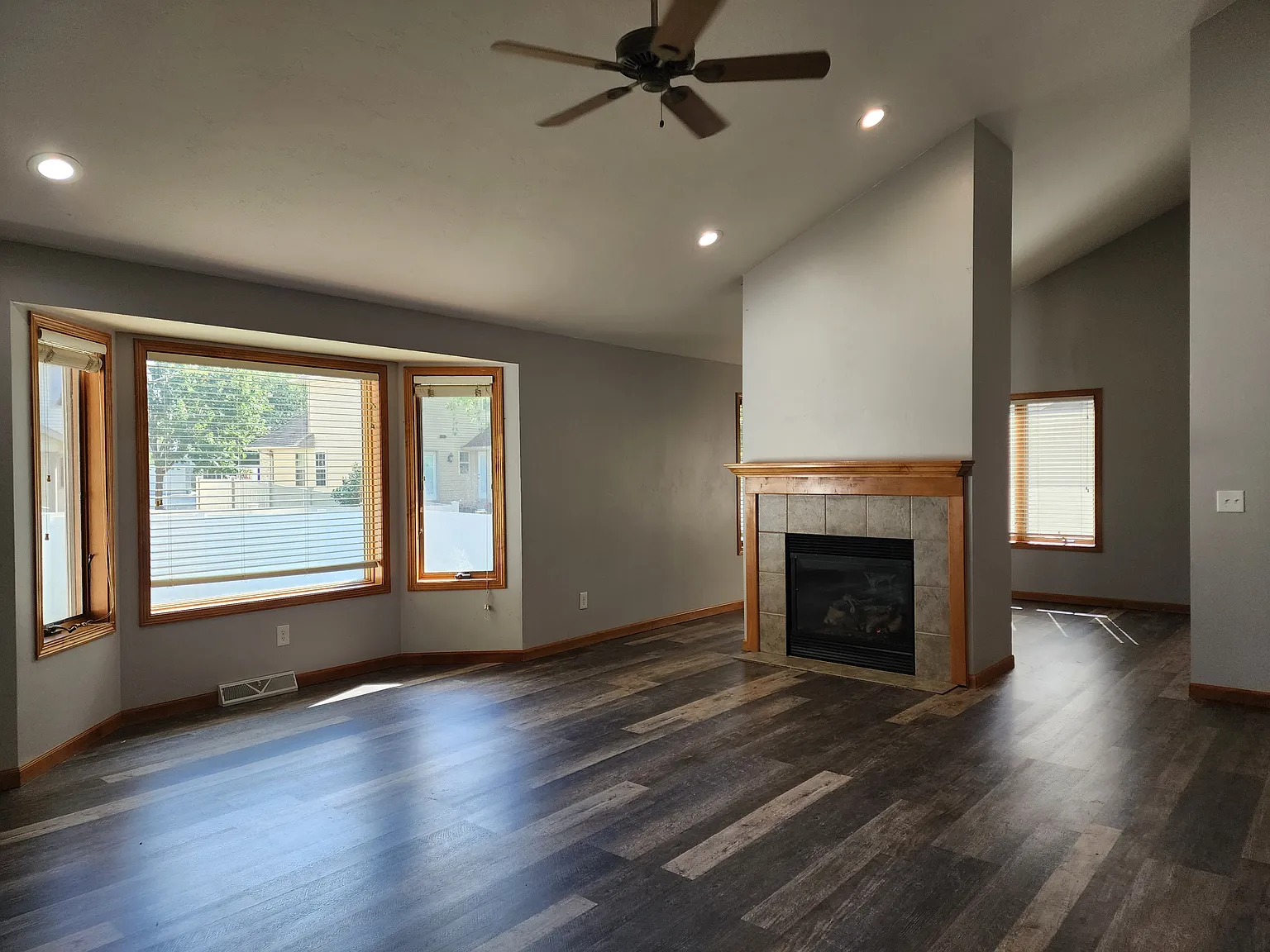 3 bed, 2900 sqft, $2,950 — Photo 1