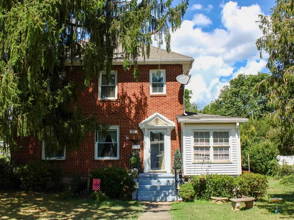 811 Broad St, Altavista, VA 24517