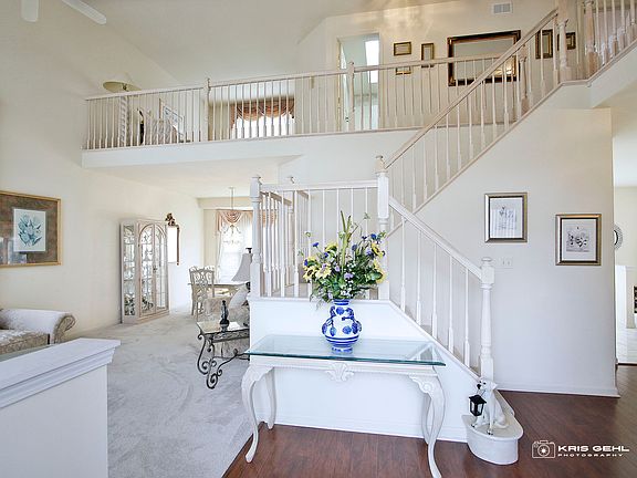 2nd image of 589 Linden Ln