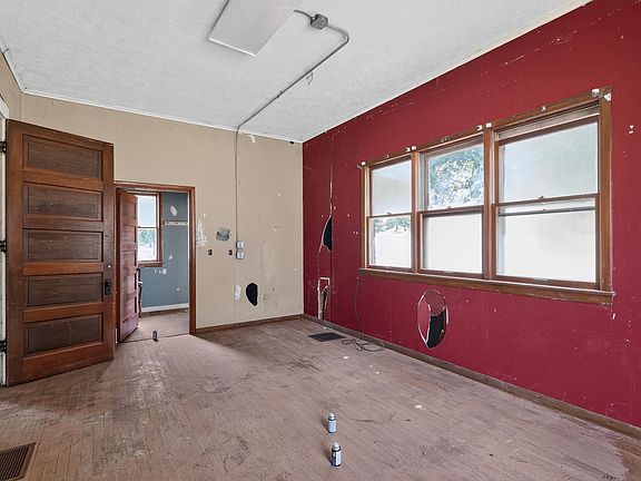 2nd image of 516 7th St
