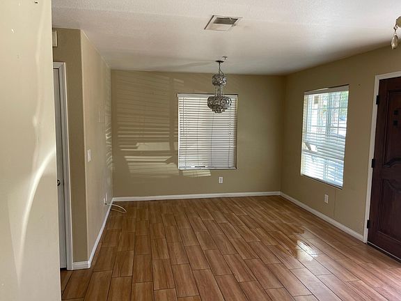 5th image of 16484 Pine Wood St