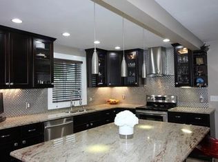 8 Hilltop Ter, Chelmsford, MA 01824