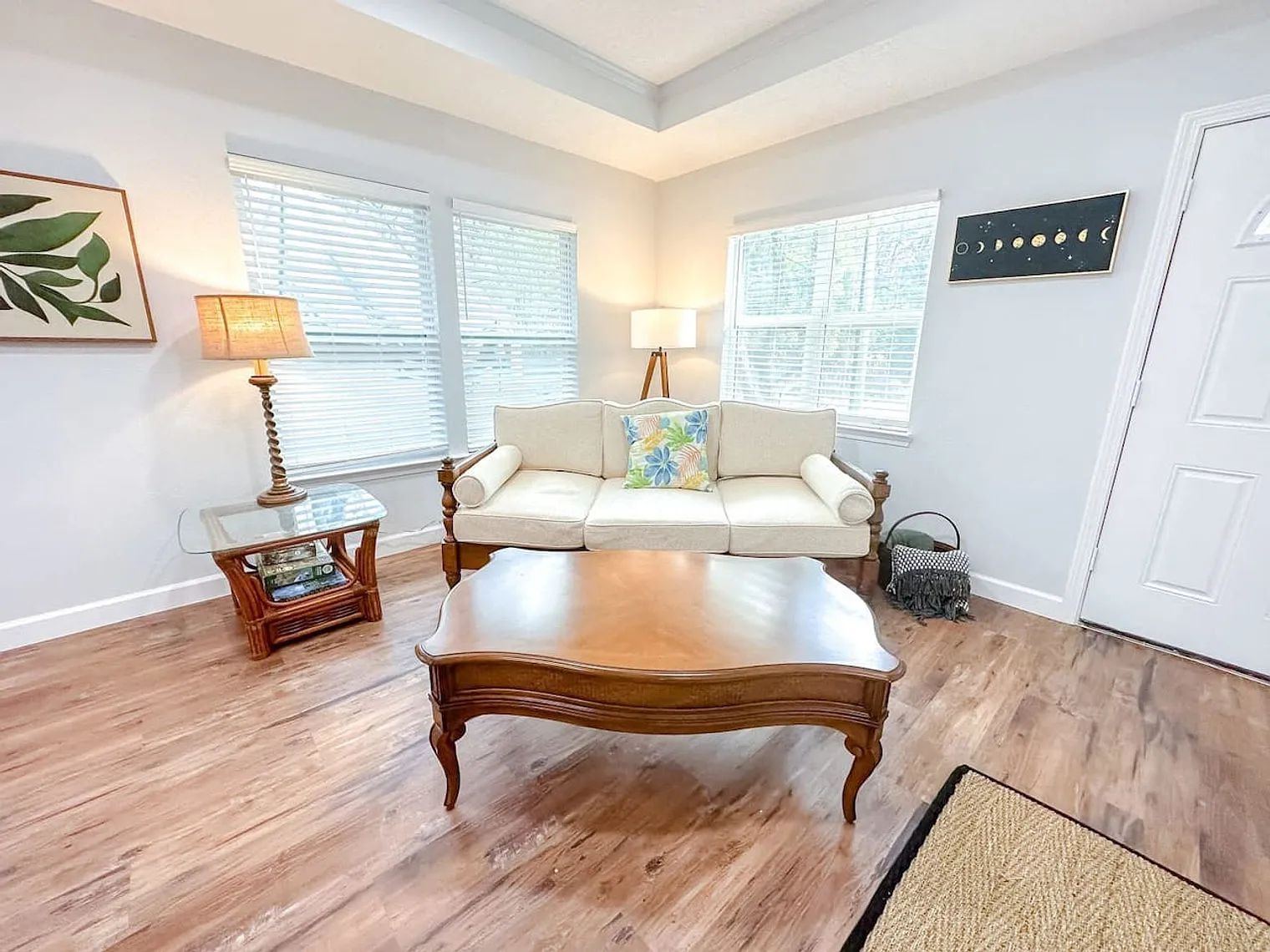 3 bed, 2.0 bath, 484 sqft, $3,971 — Photo 2