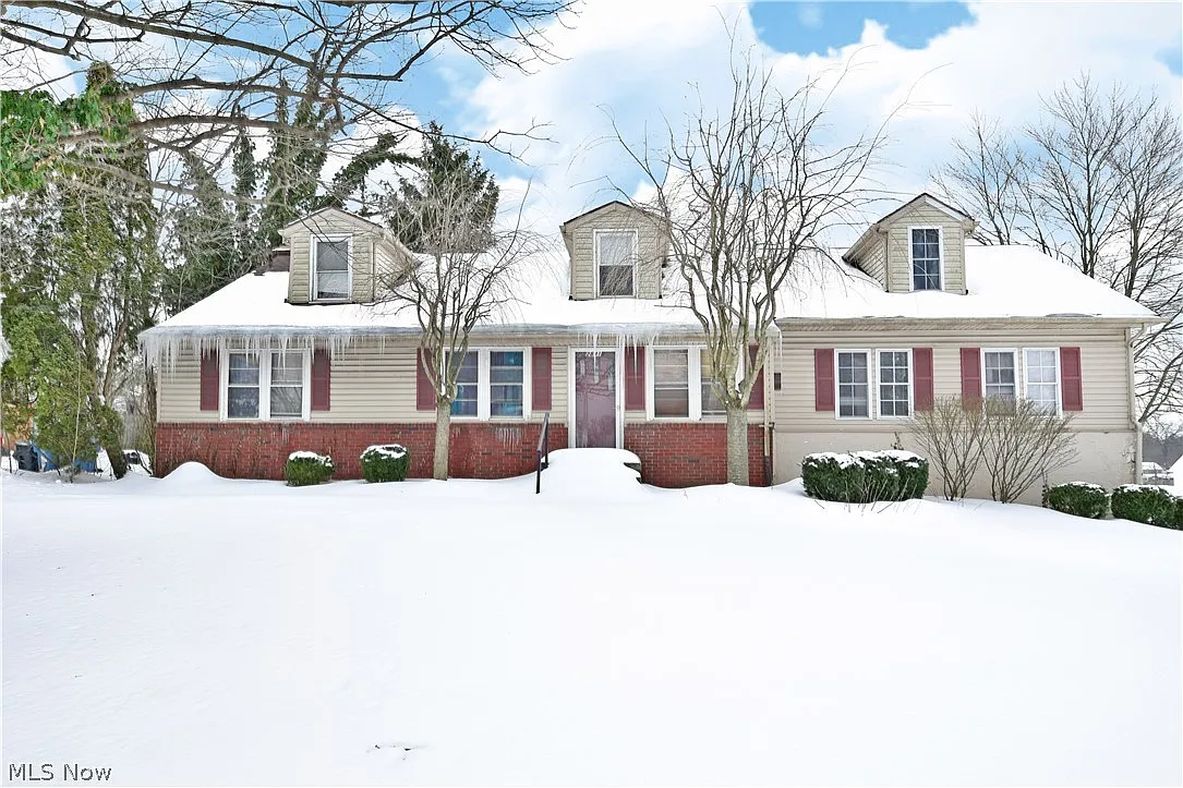 2841 Center Rd photo 1