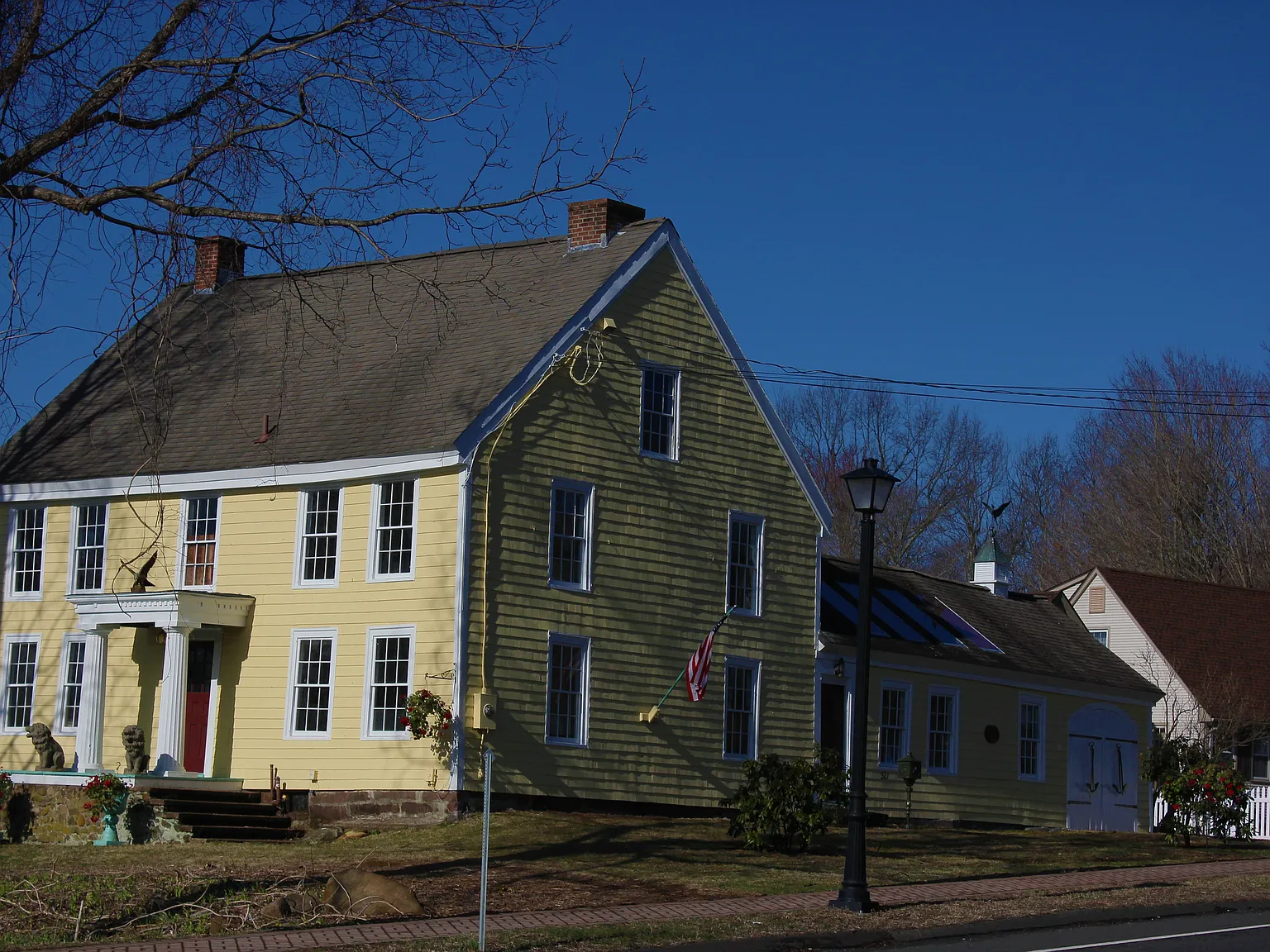 571 W Main St — Photo 1