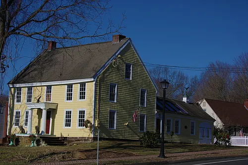 571 W Main St Photo 1