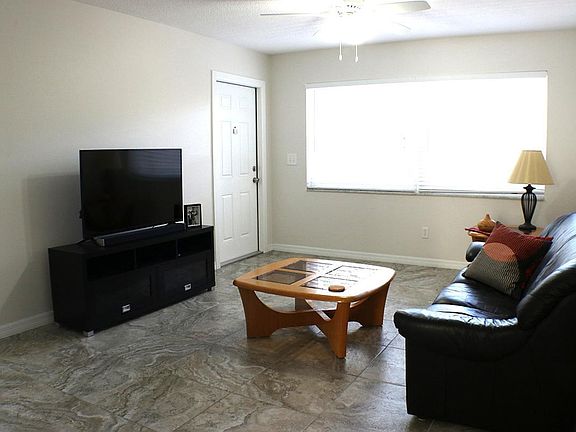 3rd image of 6221 2nd Ave S