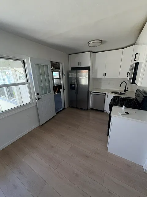 4 bed, 2100 sqft, $4,200 — Photo 3