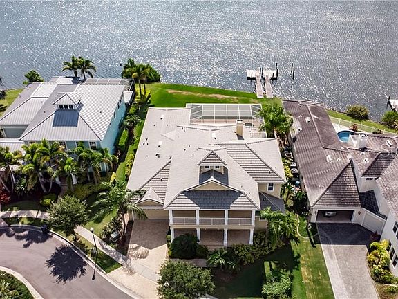 3rd image of 5319 Fishersound Ln