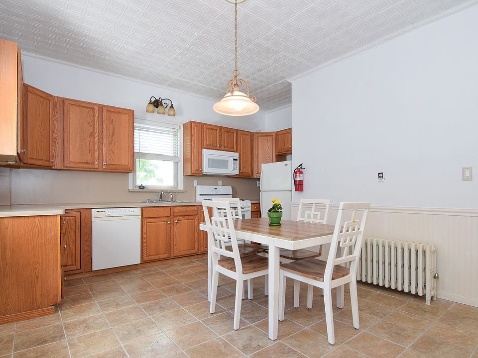 Eat-in Kitchen