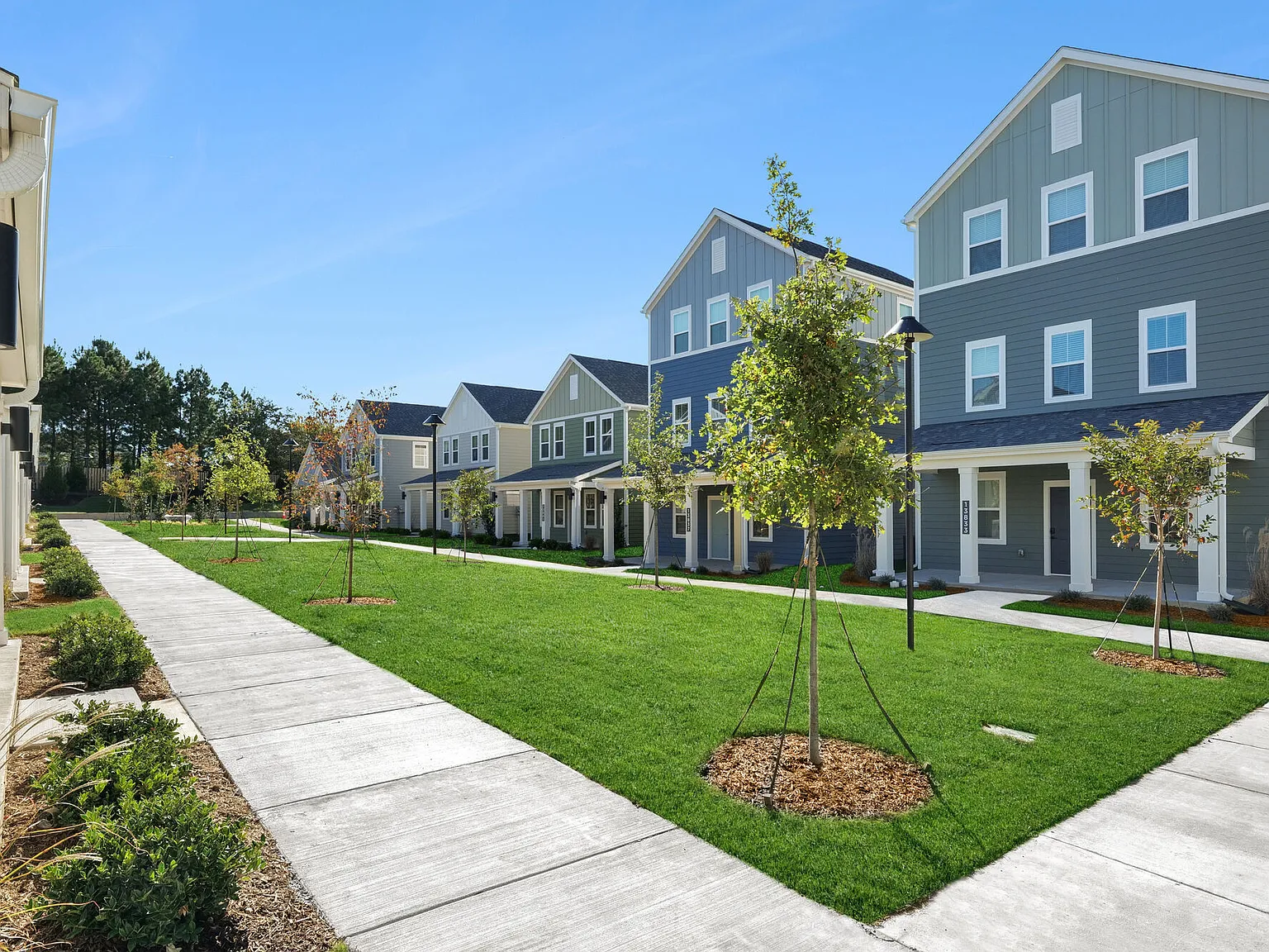 Hamlet Huntersville - Homes & Townhomes for Rent — Photo 3