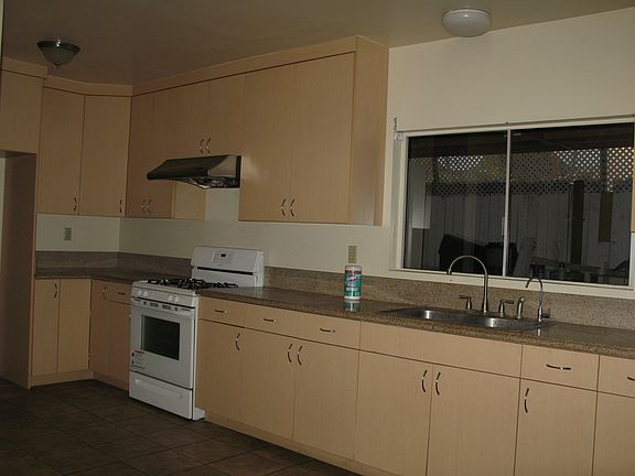 2nd image of 575 N Hill Ave