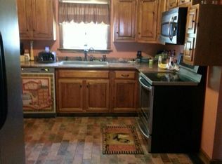 224 N Main St, Newport, NH 03773