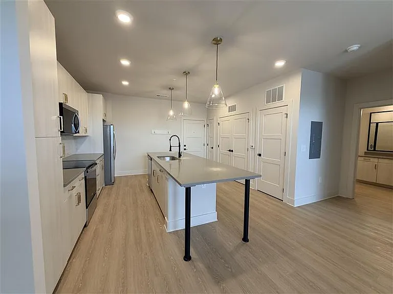 District on the Etowah Apartments — Photo 773