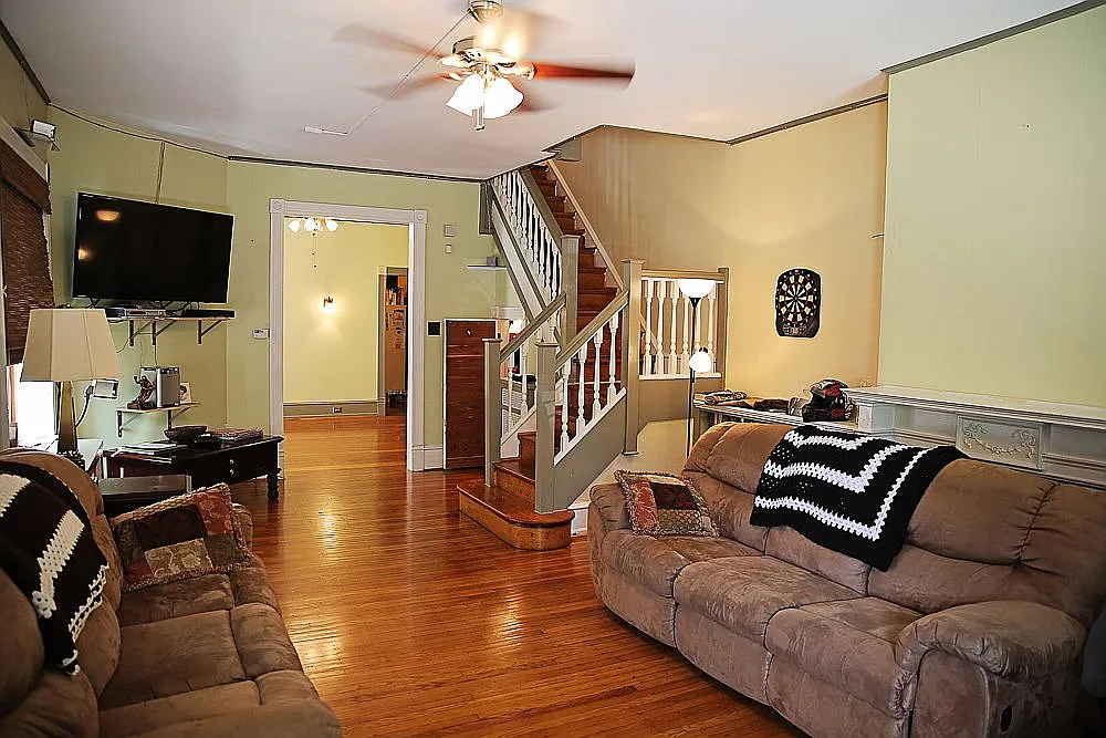 105 E Durham St photo 1